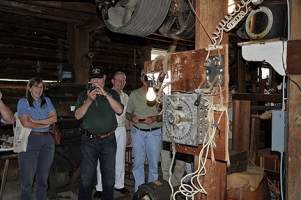 Checking the voltage of the generator